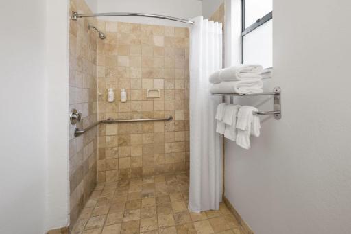 Ramada Suites by Wyndham San Diego - Housity