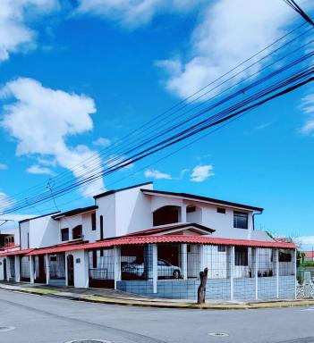 Don Carlos Place UPPER UNIT - Housity