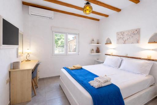 Eressian Lodgings, Skala Eressos Beach - Housity