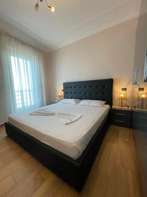 Seaview Luxury Apartment - Housity
