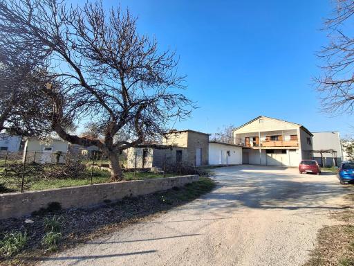 Benkovac sobe - Housity