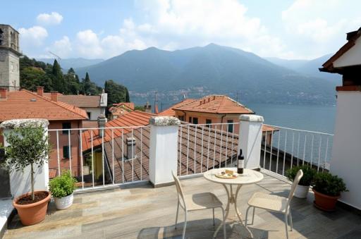LaCasetta _ Como Lakeview Terrace renovated apartment - Hizvo