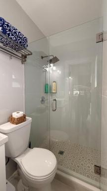 Comfortable modern apartment- central location. - Housity