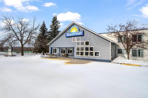 Days Inn by Wyndham International Falls - Housity