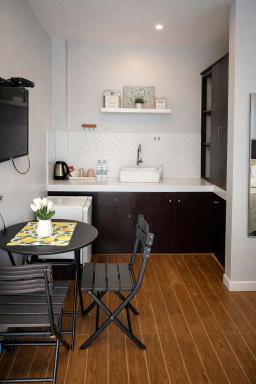 Point Gate Inn - Housity