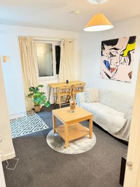 Home in Cheltenham - Housity