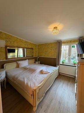 Ferienwohnung 28 am Saseler Markt 4 Schlafzimmer renoviert - Housity