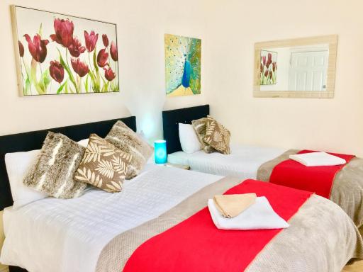 London Luxury Ensuite Apartment - Housity