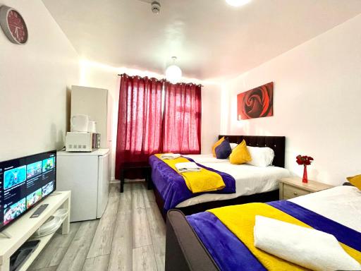 London Luxury Apartment, Private Bathroom - Housity