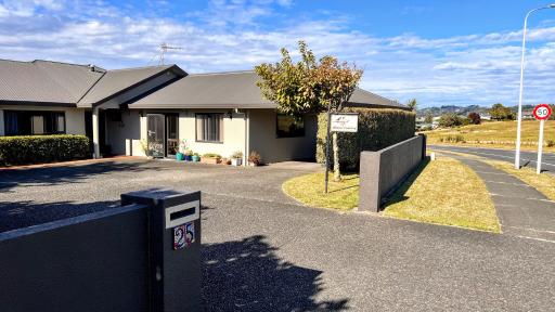 Almost Country - Housity