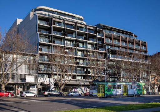 Modern Quiet 1 & 2 Bed Apt Opposite Albert Park - Housity
