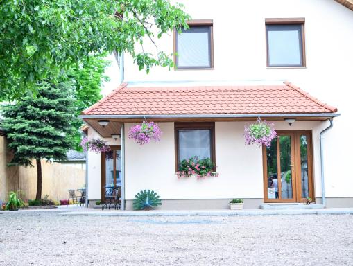 Páva Apartmanház - Hizvo