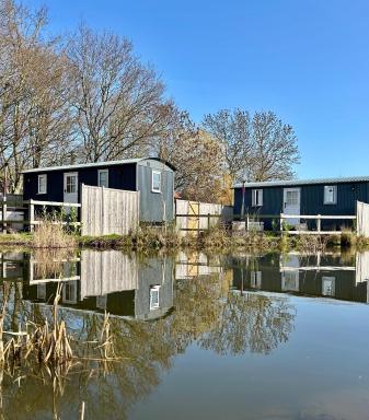The White Horse Hotel and Luxury Shepherds Huts - Housity