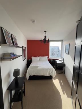 Luxury 2 Bed Penthouse Apartment near station - Housity