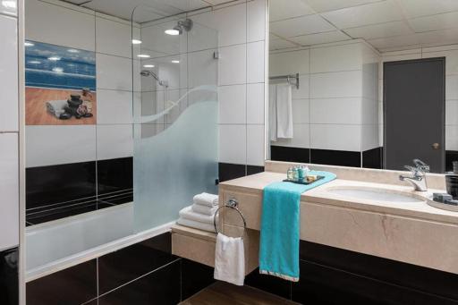 Beachfront · Private Beach Travel Proud Leonardo Club Hotel Dead Sea - All Inclusive - Housity