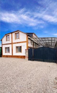 Umai House Karakol - Housity