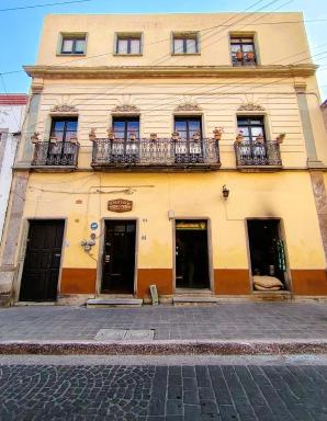 El Viejo Zaguan by Lunian - Housity