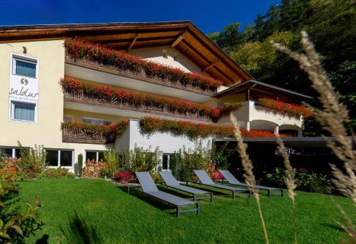 Saldur Small Active Hotel - Housity