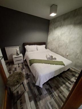 Naumovski Apartments - Housity
