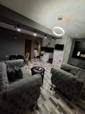 Naumovski Apartments - Housity