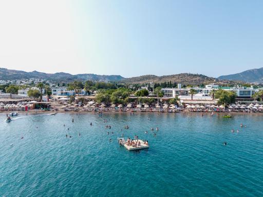Kefi Beach & Suites - Housity