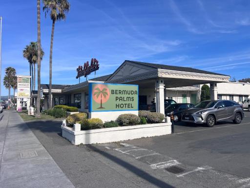 Bermuda Palms Hotel - Housity
