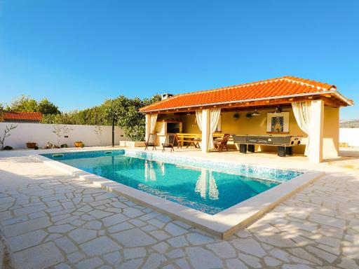 Family friendly house with a swimming pool Pridraga - Cuskijas, Novigrad - 25299 - Housity