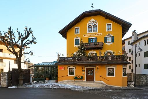 Ambra Cortina Luxury&Fashion Hotel - Housity