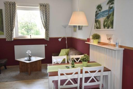 Ferienwohnung OG im roten Haus am Ostsee Radweg OVS 103 - Housity