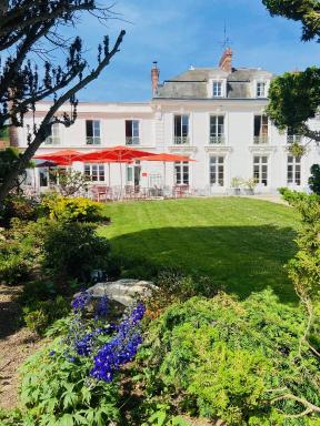 Logis Hôtel & Restaurant Chateau de la Marjolaine - Housity