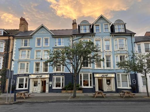 Harry's Hotel & Restaurant - Housity