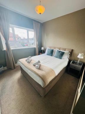 Mayors House Ideal for Groups & Business - Housity