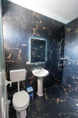 Hotel Bicaj - Housity