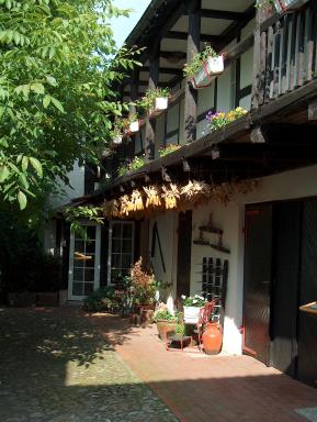 Hotel garni & Oma's Heuhotel 'Pension zur Galerie' - Housity