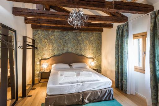 Polo's Treasures - Housity