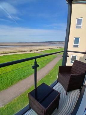 Sea view apartment at the beach! - Housity