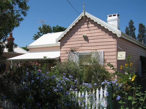 RoseMoore Bed & Breakfast - Hizvo