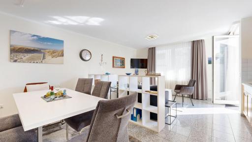 strandnahe FeWo mit Schwimmbad im Haus, a cappella 03, Binz - Housity