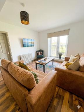 Hightide Seaside Apartment with Beach & Spanish City Views - Housity