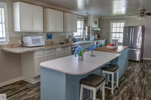 Blue Dolphin Inn and Cottages - Housity