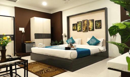 Hotel Crown - Housity