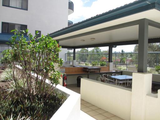 Springwood Tower Apartment Hotel - Housity