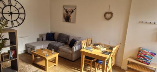 Penrith Centre Luxury 2 Bedroom Apartment with Parking - Housity