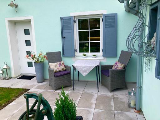 Stilvolles Apartment, ruhig Mitte Steyr, abgeschlossener Parkplatz, Terasse, 2 Schlafzimmer, WLAN - Housity