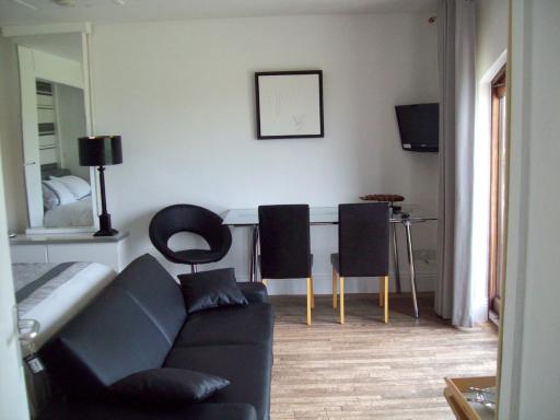 WILLOW BARN boutique B&B - Housity