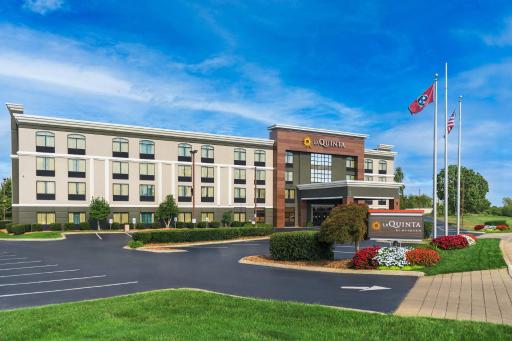 La Quinta by Wyndham Clarksville - Housity