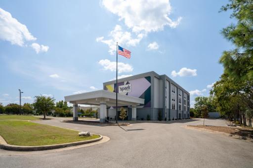 Spark by Hilton Decatur - Housity