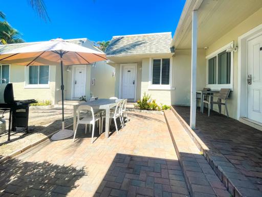 Hollywood Broadwalk Oceanside Hotel - Housity