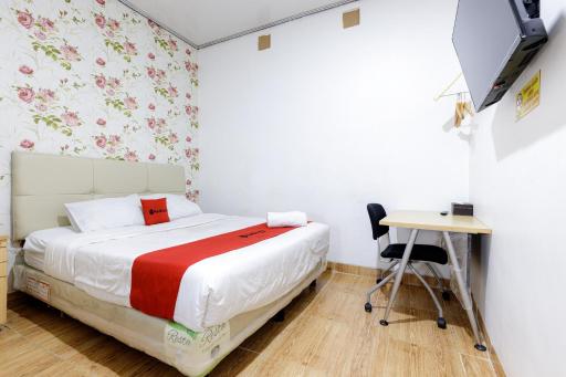 RedDoorz Plus near Trans Studio Cibubur 2 - Housity