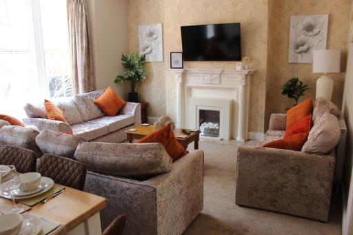 York Place Beautiful Apartment 5 Bedrooms Sleeps 9 - Housity